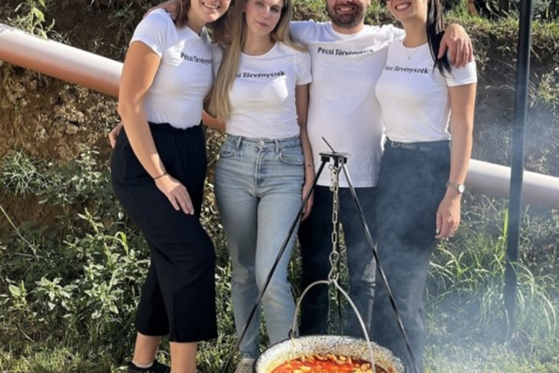 Különdíjas a Pécsi Törvényszék csapata a bográcsos ételek főzőversenyén